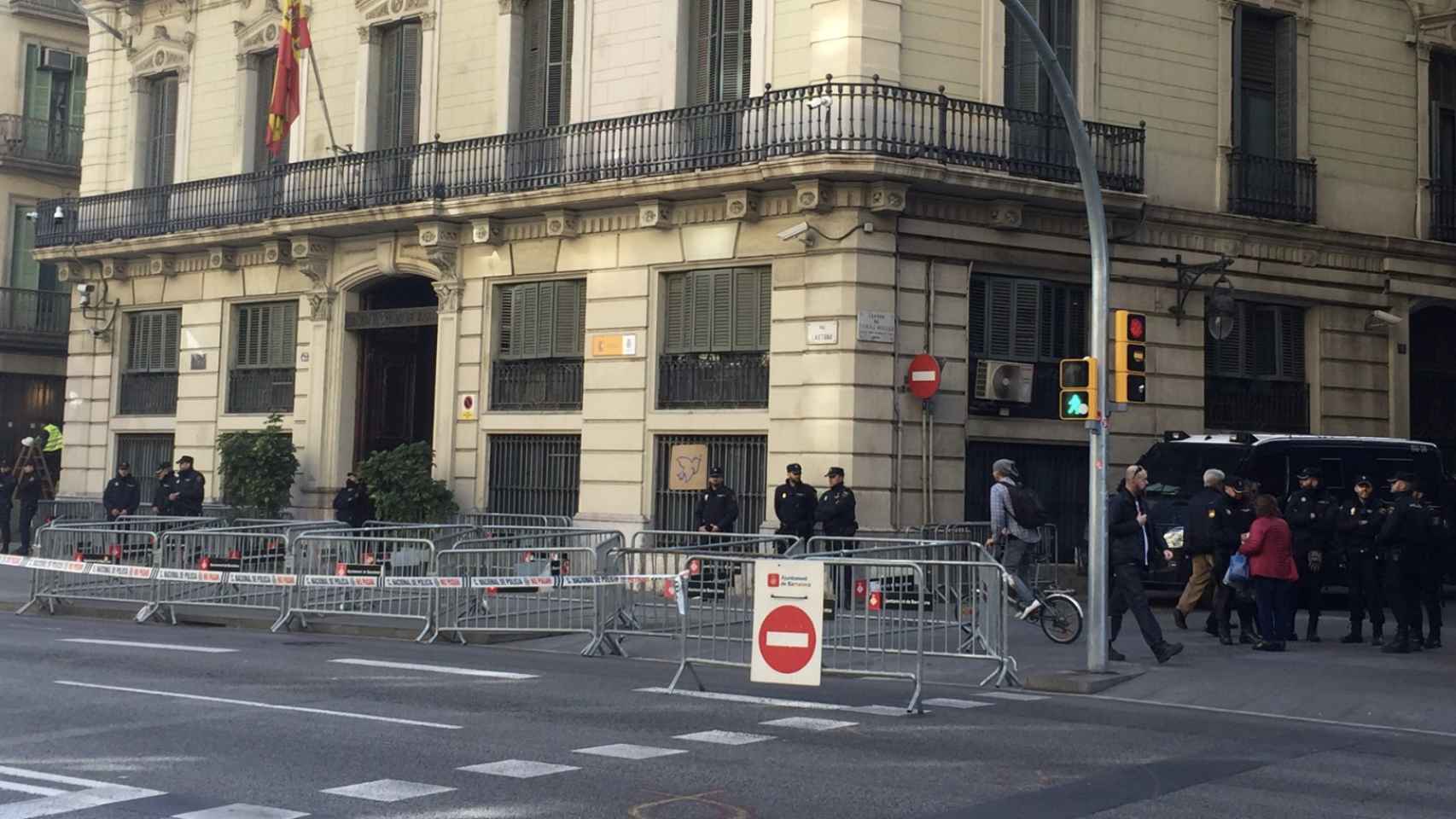 Cordón policial en la Jefatura de Via Laietana / CG