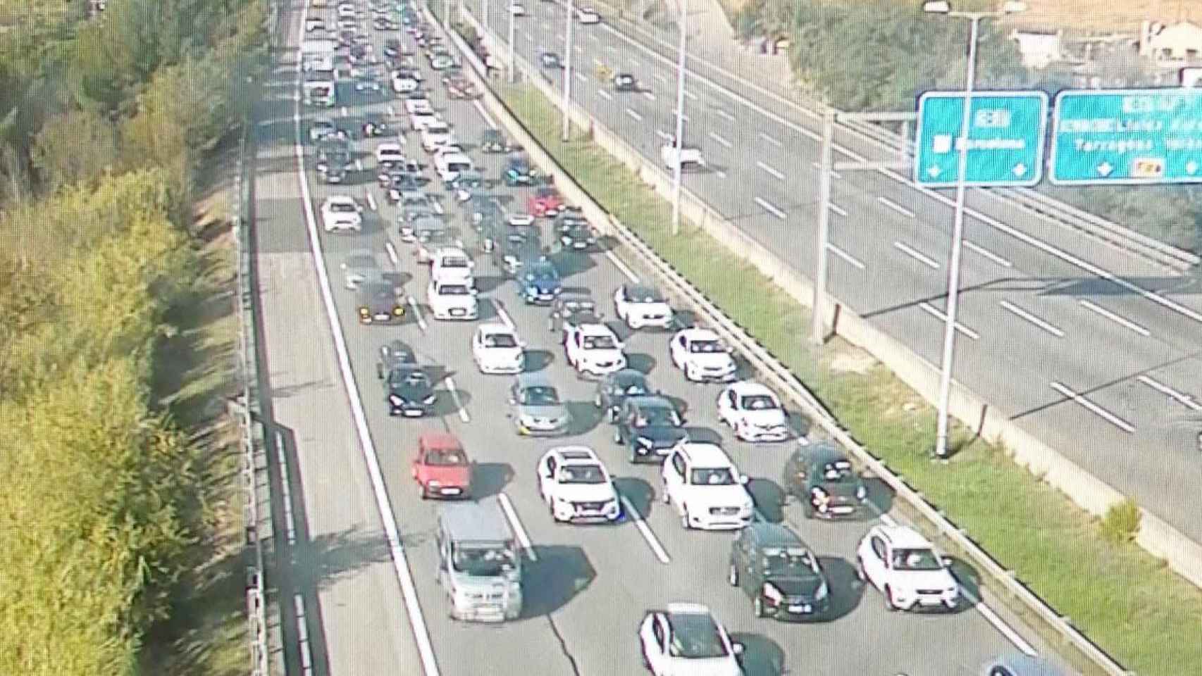 Un accidente en la AP-7 a la altura de Granollers provoca ocho kilómetros de retención / TRÀNSIT