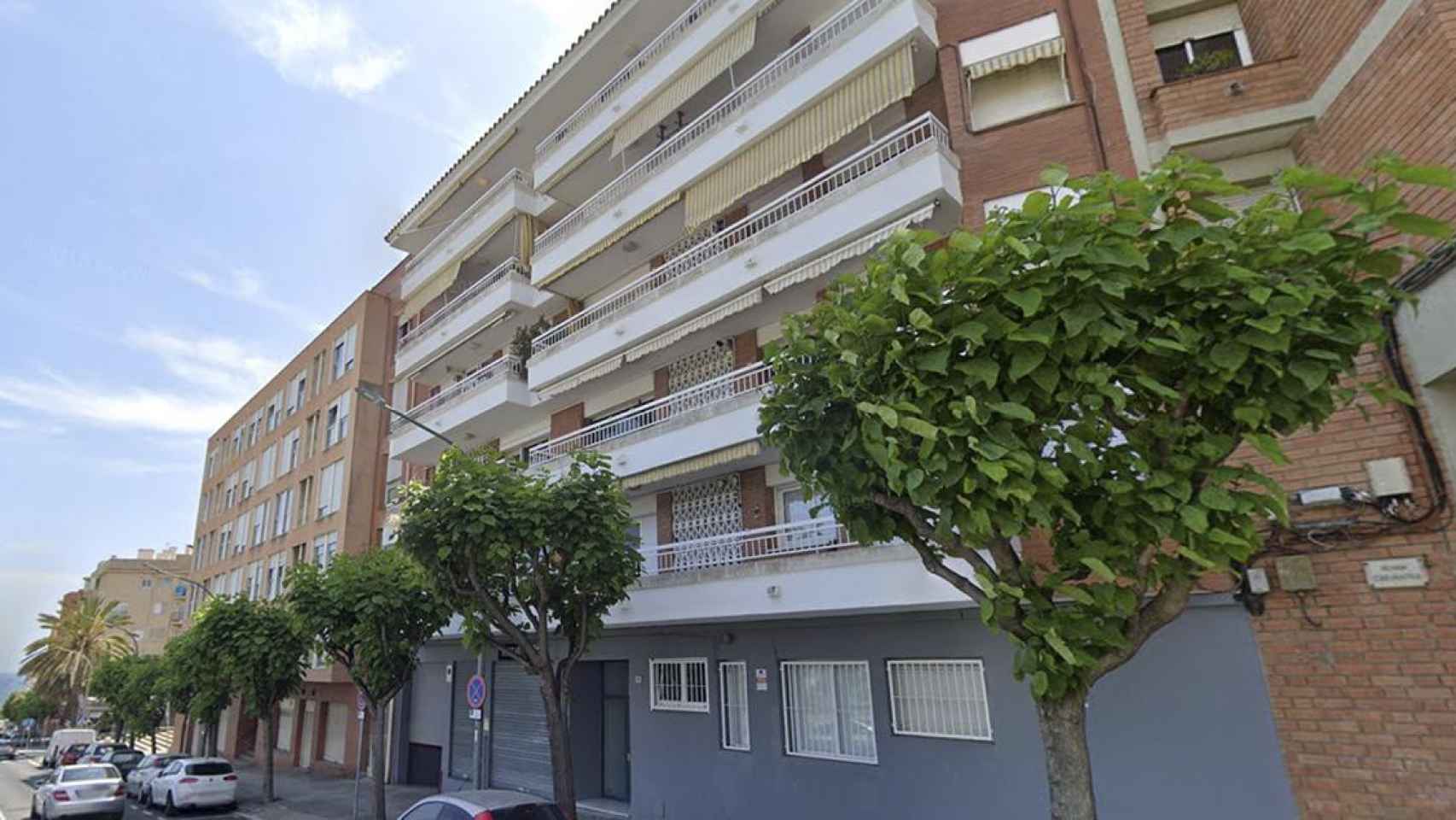 Ronda de Cervantes, 91 (Mataró), el edificio en el que se ha producido el ataque / MAPS