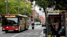 Un autobús de TMB, la empresa donde CGT ha conseguido que el TSJC revise los liberados sindicales / EFE