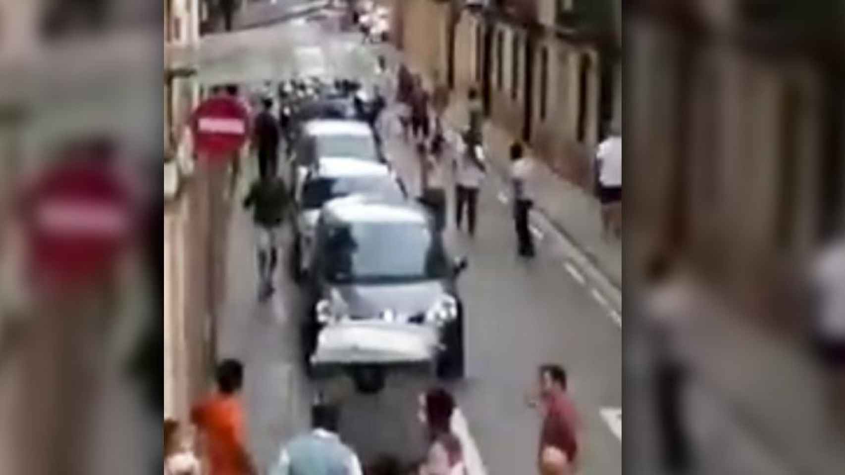 Imagen de la pelea entre turistas italianos y pakistaníes en Barcelona / CG