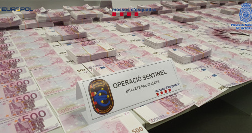 Billetes falsos de 500 euros decomisados en el mayor laboratorio de la última década / MOSSOS