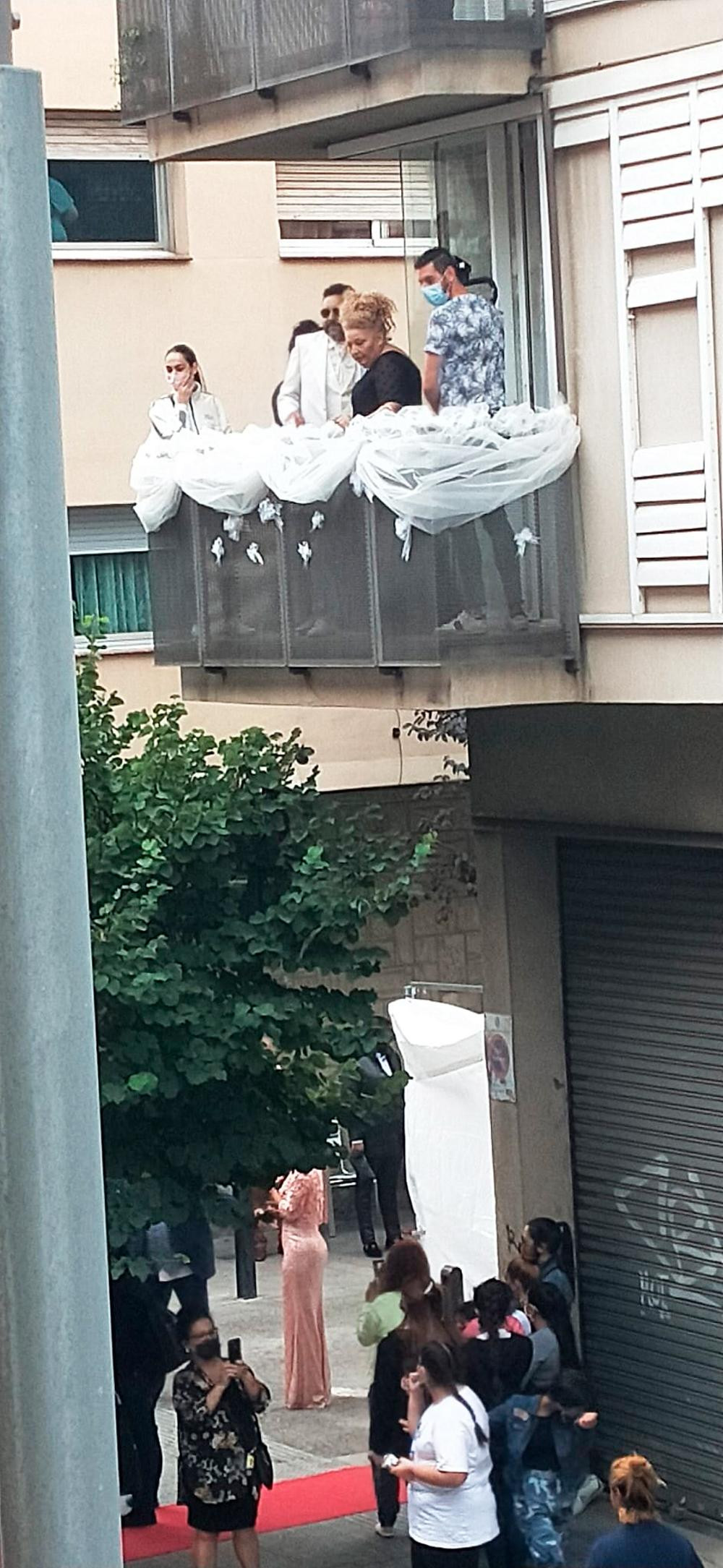 Instante de la boda en Sant Adrià de Besòs en plena pandemia / CG