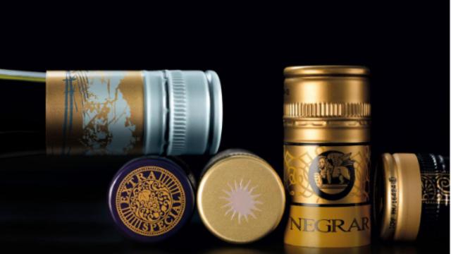 Tapones de rosca fabricados por Enoplastic, propiedad de Enoflex / ENOPLASTIC