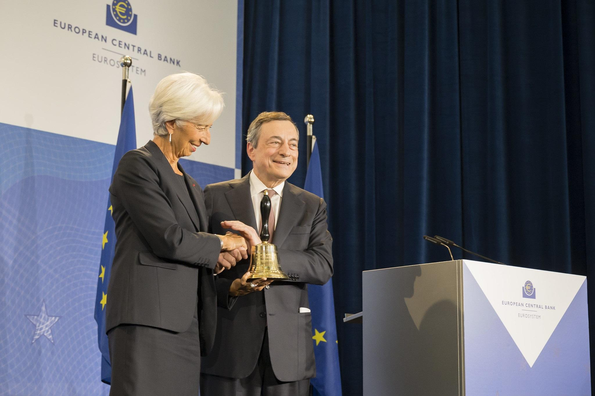 Los últimos presidentes del BCE, Christine Lagarde y Mario Draghi / EP