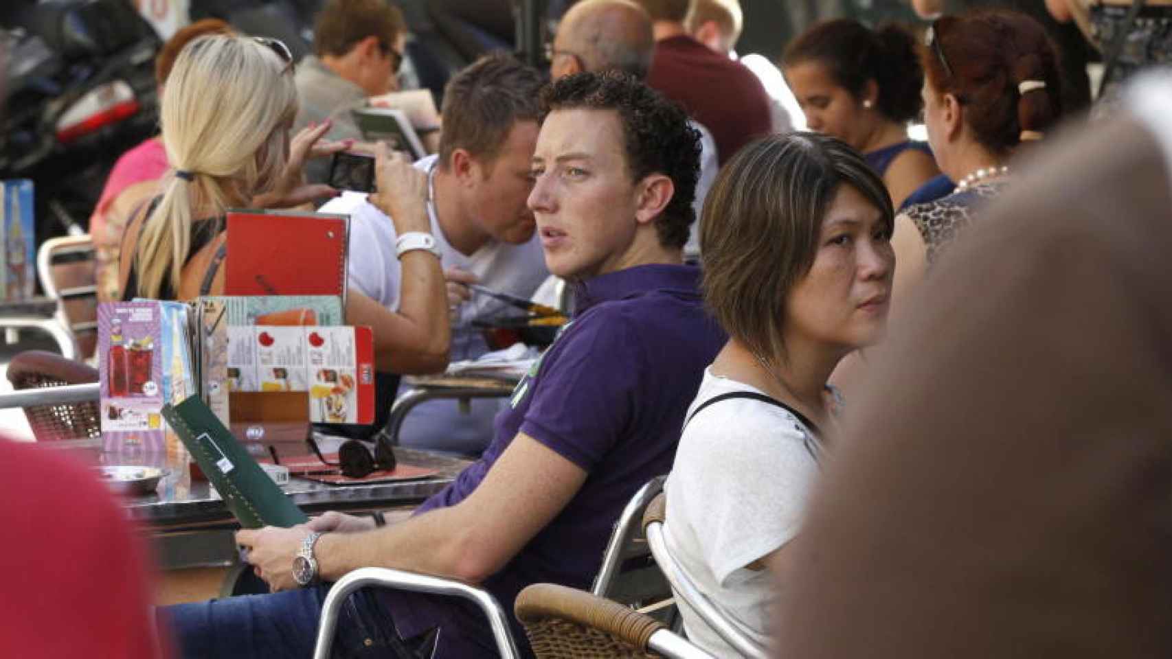 Turistas en una terraza del centro de Madrid / EFE