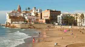 Imagen de Sitges desde sus playas de la zona norte