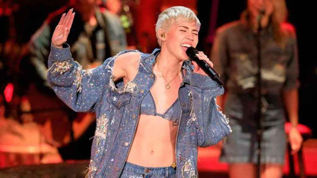 Miley Cyrus deja la marihuana y la bebida para grabar su nuevo disco