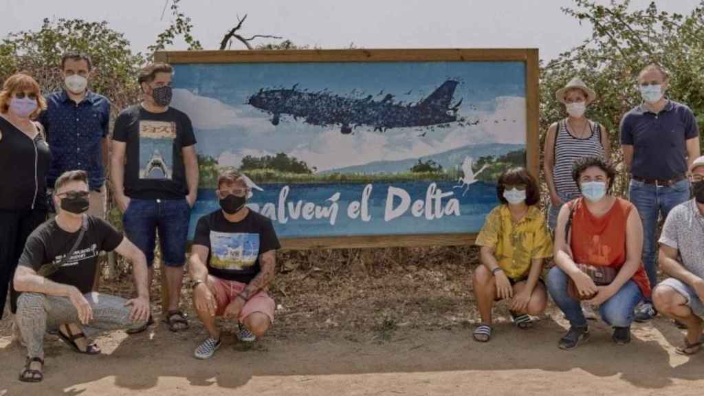 Artistas de la exposición contra la ampliación del Prat / ARTE POR EL DELTA