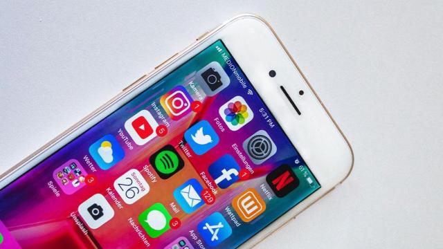 Teléfono móvil con todas las aplicaciones de redes sociales instaladas / UNSPLASH