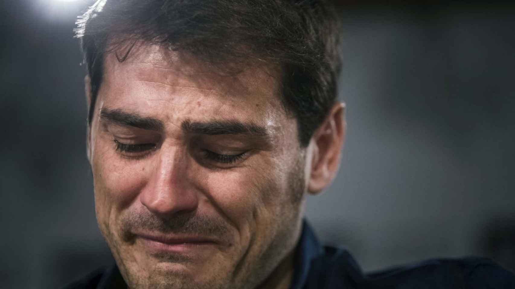 Iker Casillas rompe a llorar en su despedida del Real Madrid. / Archivo