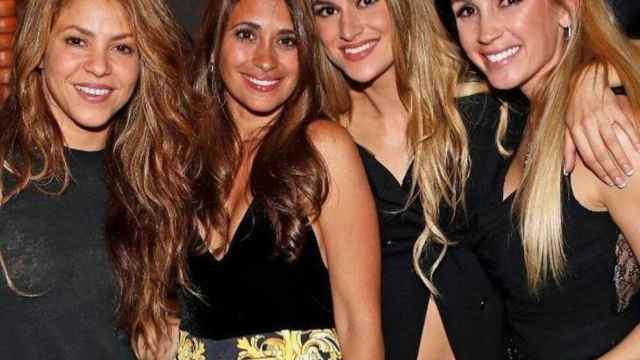 Antonella Roccuzzo se fotografía al lado de Shakira