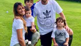 Antonella Roccuzzo con Messi y sus pequeños en la casa de la Cerdanya / INSTAGRAM