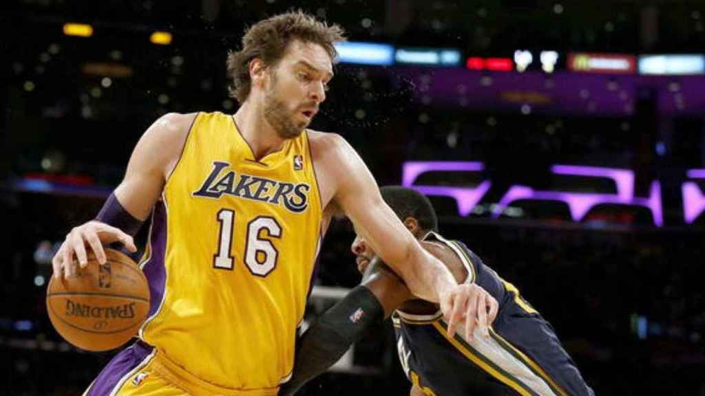 Pau Gasol, en su etapa como jugador de los Lakers / EFE