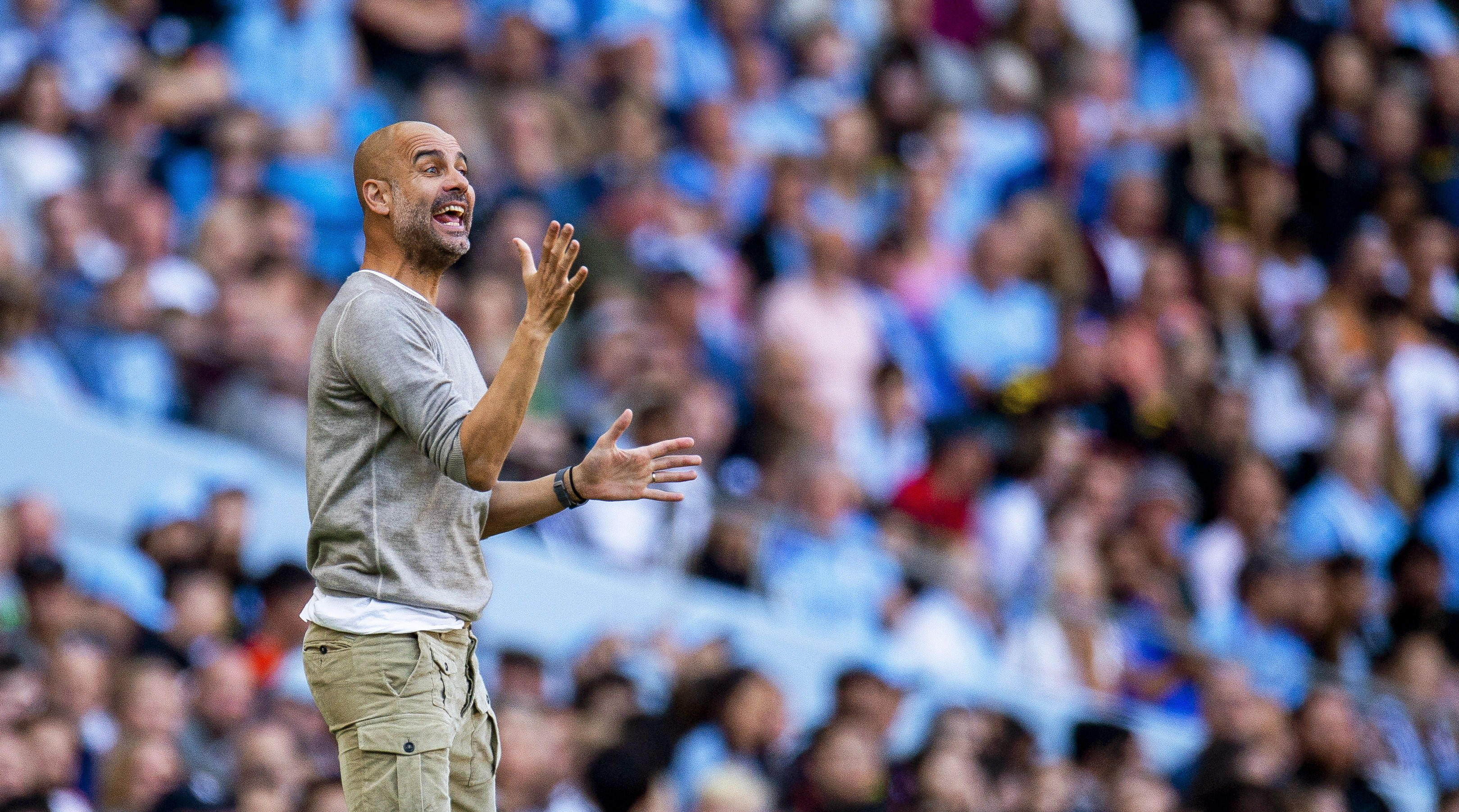 Pep Guardiola dirigendo el Manchester City / EFE