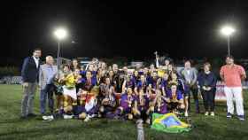 Una foto de las jugadores del Barça celebrando la conquista de la Copa Catalunya 2018 / FCF