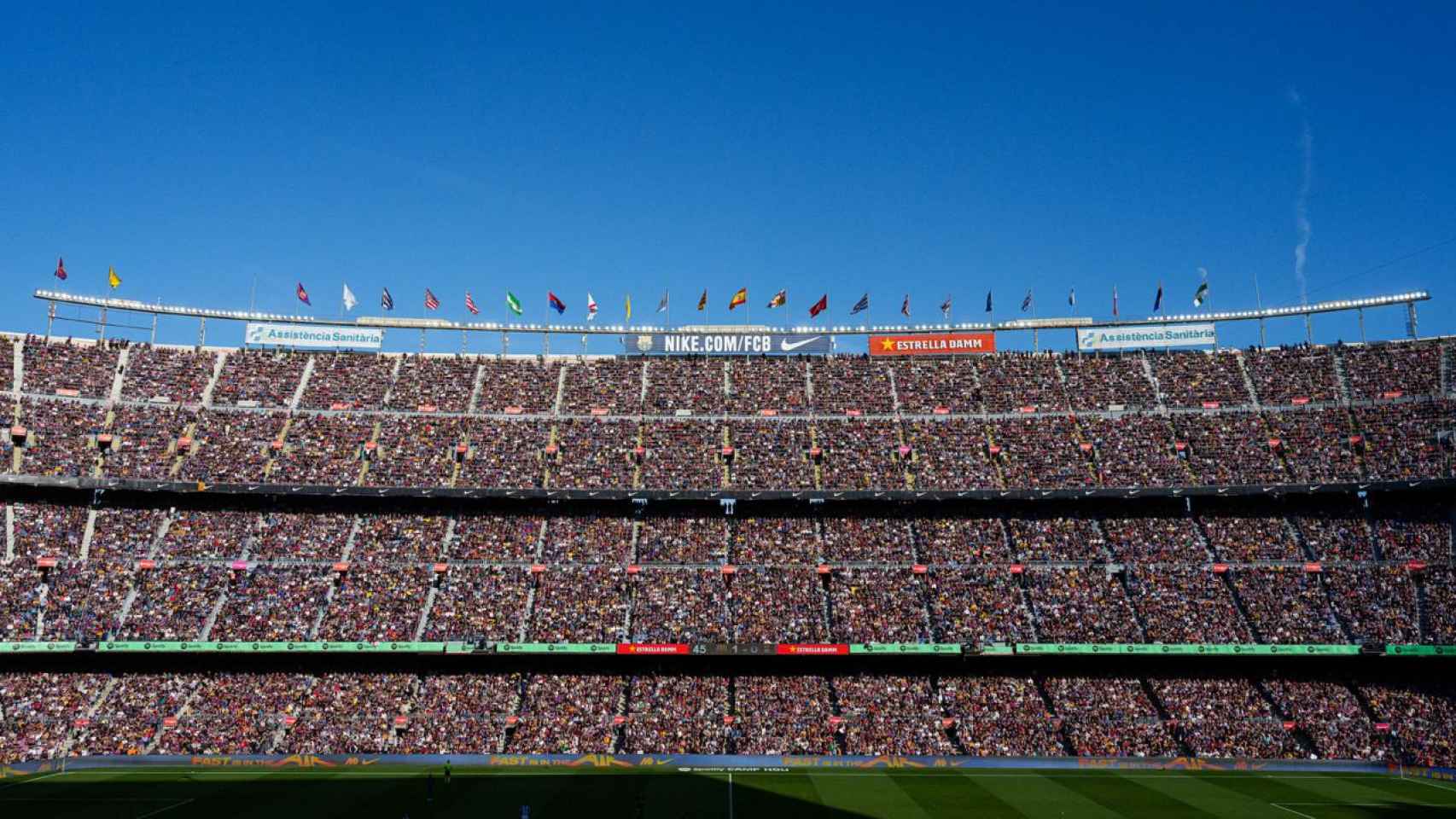 Un total de 88.095 espectadores se citaron al Camp Nou para el derbi catalán / FCB