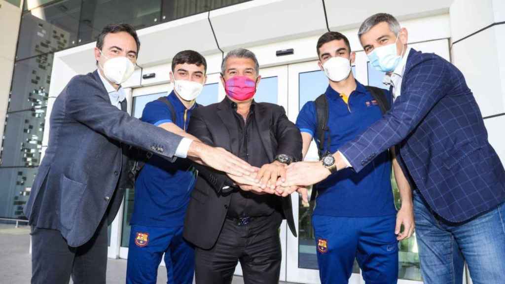 Laporta, junto a Pedri y Ferran Torres en Riad / FCB