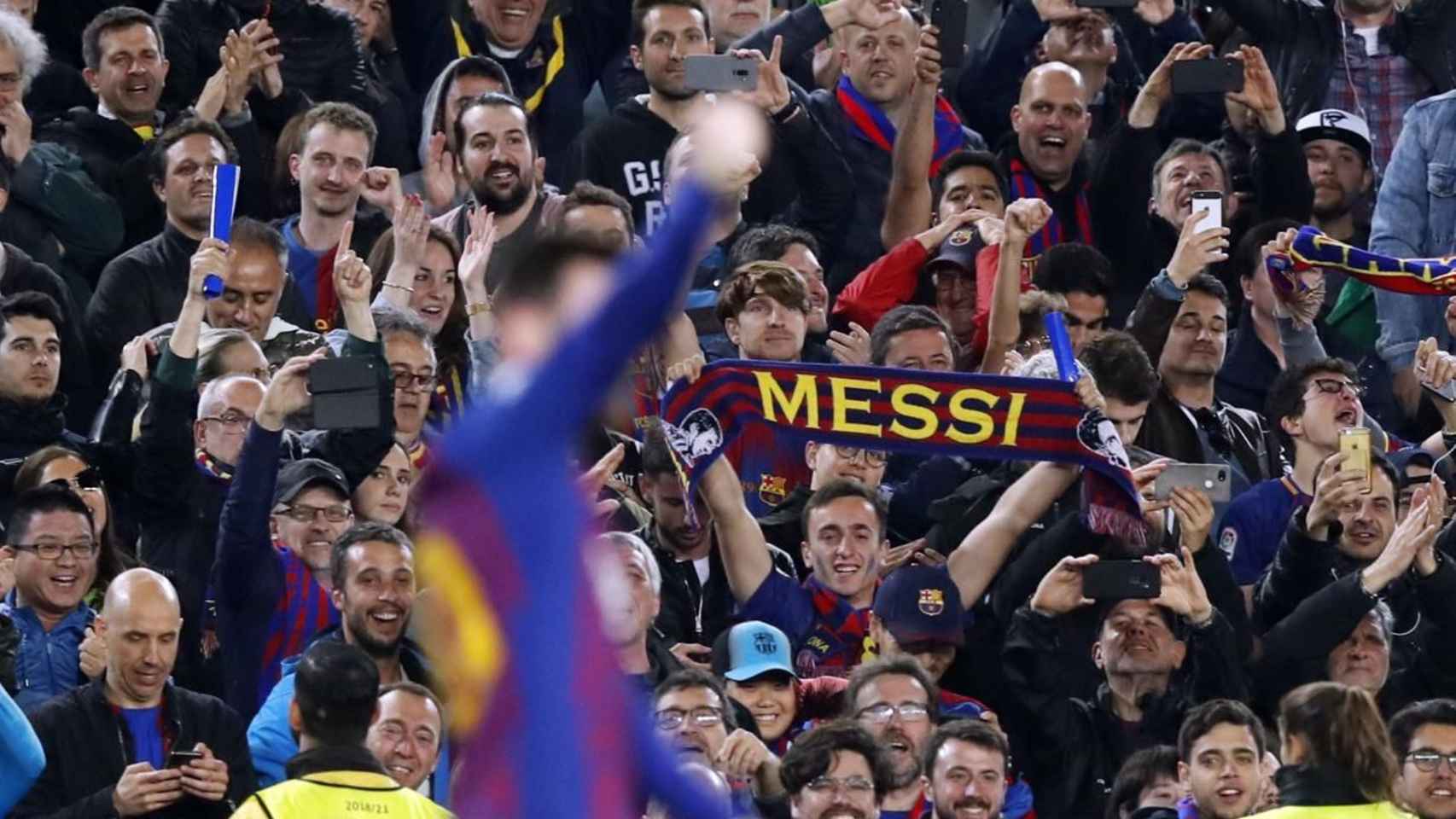 El Camp Nou celebrando un gol de Leo Messi contra el Liverpool / FC Barcelona