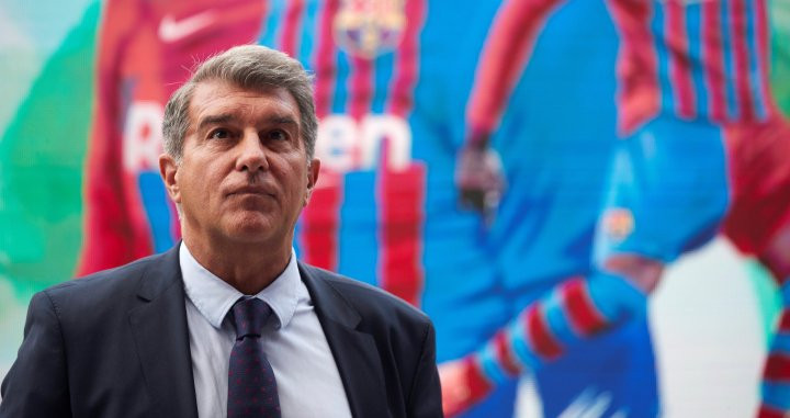 Joan Laporta durante un acto reciente del Barça, sufre la primera dimisión en su organigrama tras la salida de Messi / FC Barcelona