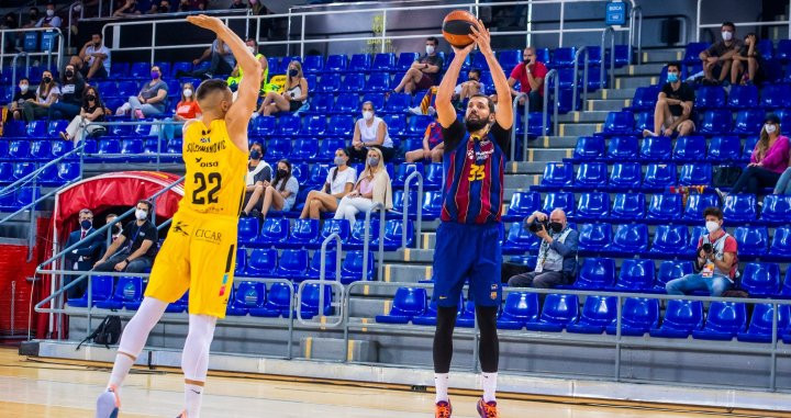 Mirotic, en una acción ante el Tenerife en la Liga ACB / FCB