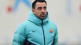 Xavi Hernández, pensativo durante un entrenamiento del FC Barcelona / FCB