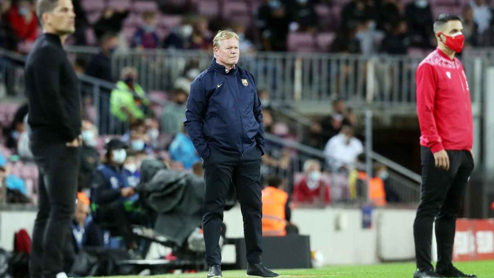 Koeman, en la banda contra el Granada / FC Barcelona