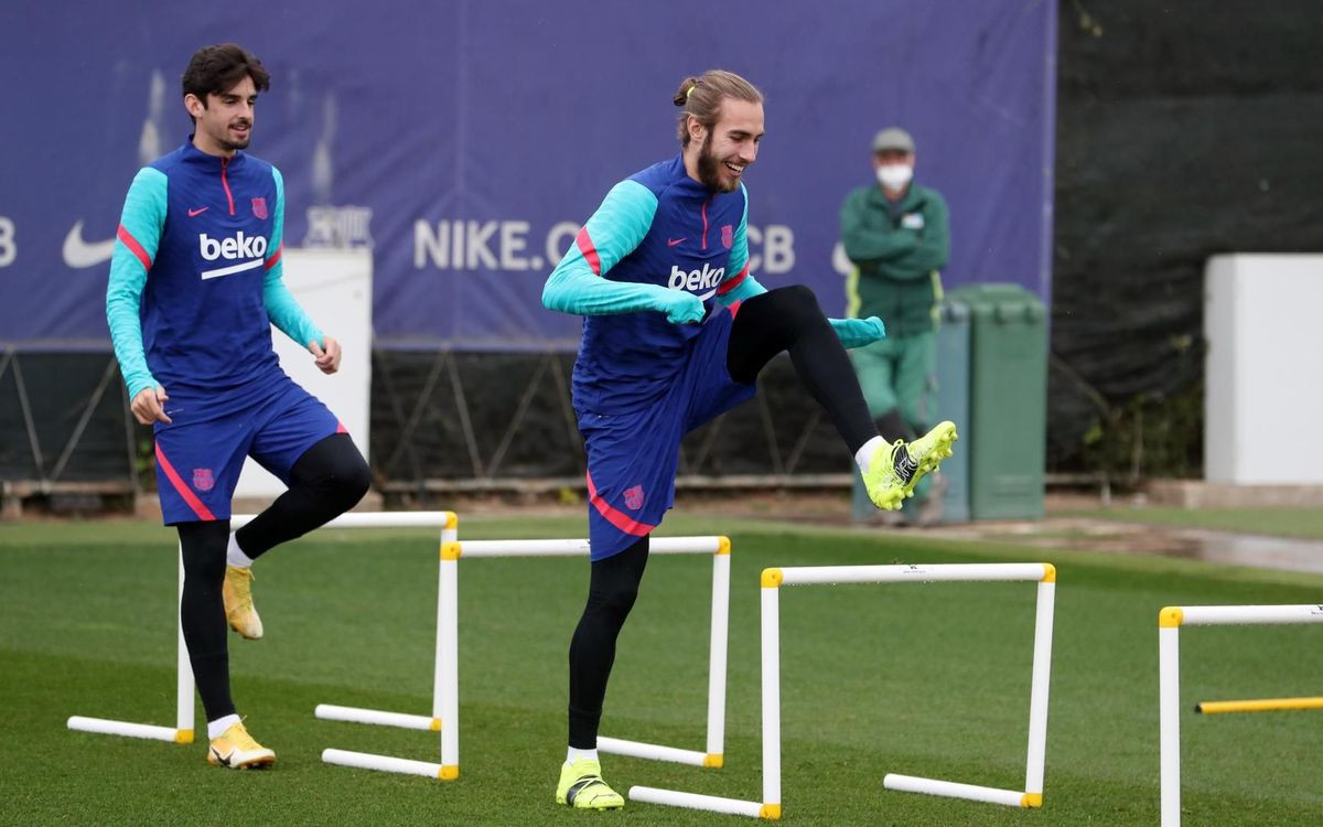 Óscar Mingueza junto a Francisco Trincao en un entrenamiento / FCB