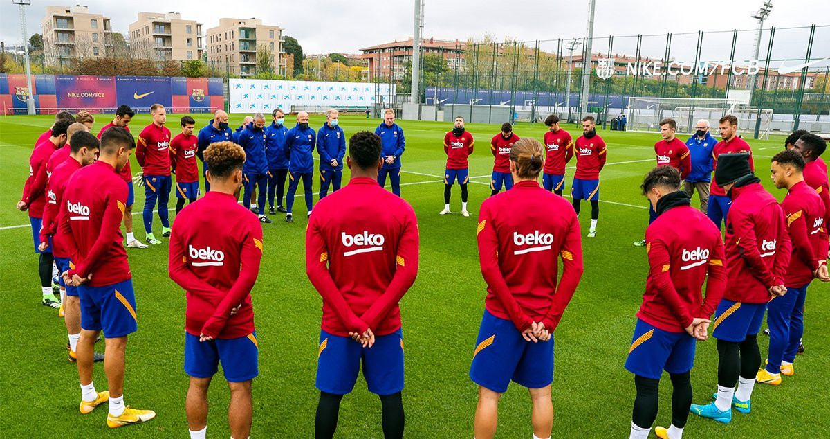 La imágen del minuto de silencio por Maradona en el Barça / FC Barcelona