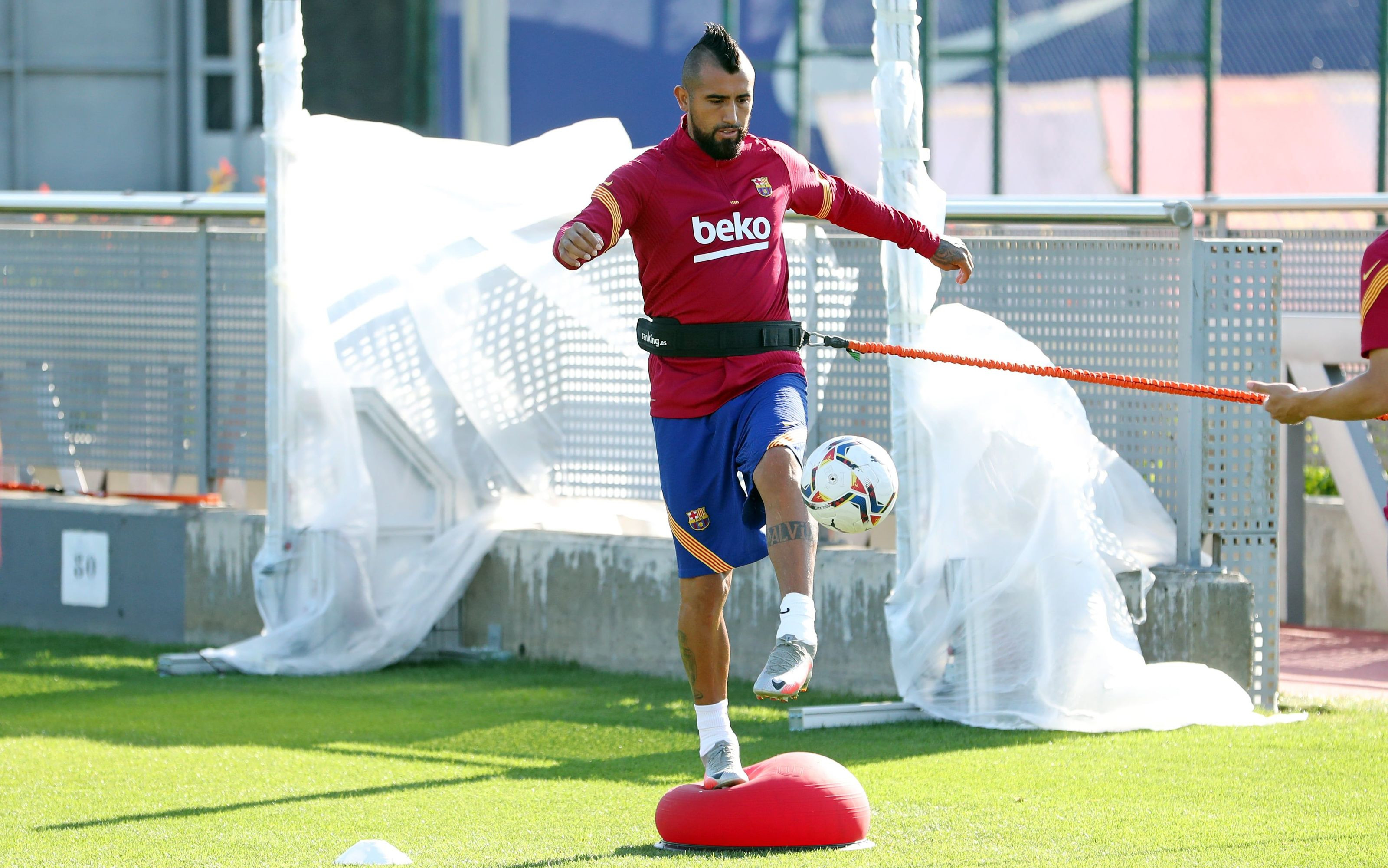 Arturo Vidal entrenando con el Barça / FC Barcelona