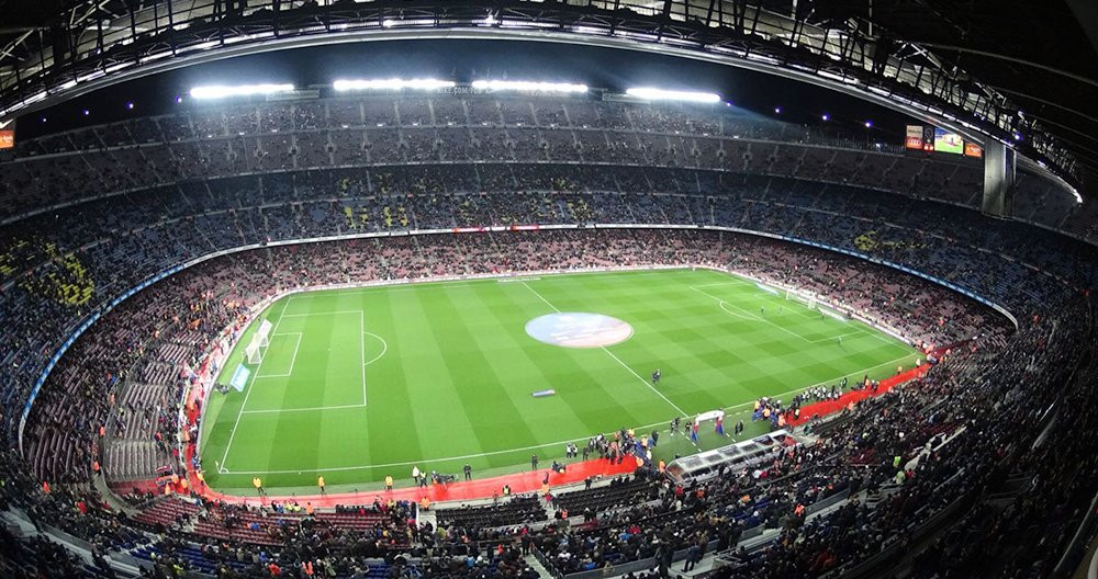 Una imagen del Camp Nou con poca gente en las gradas / TWITTER