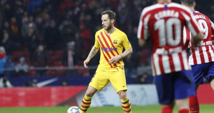 Rakitic, en el partido ante el Atlético de Madrid | EFE