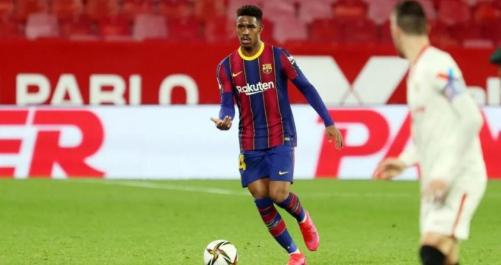 Junior Firpo ante el Sevilla en la ida de las semifinales de la Copa del Rey / FCB