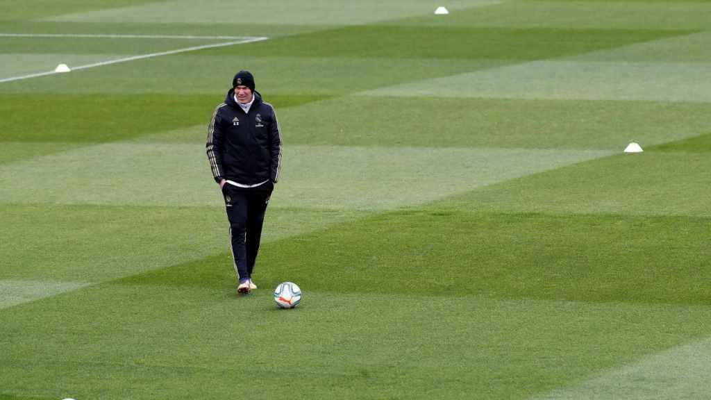 Zidane en un entrenamiento del Real Madrid / EFE