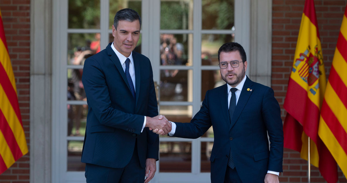 El presidente del Gobierno, Pedro Sánchez (i), y el de la Generalitat, Pere Aragonès, reunidos en La Moncloa. SCC / Alberto Ortega (Europa Press)