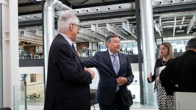 El presidente de Agbar, Ángel Simón, y el vicepresidente de la Fundación La Caixa, Juan José López Burniol / GALA ESPÍN