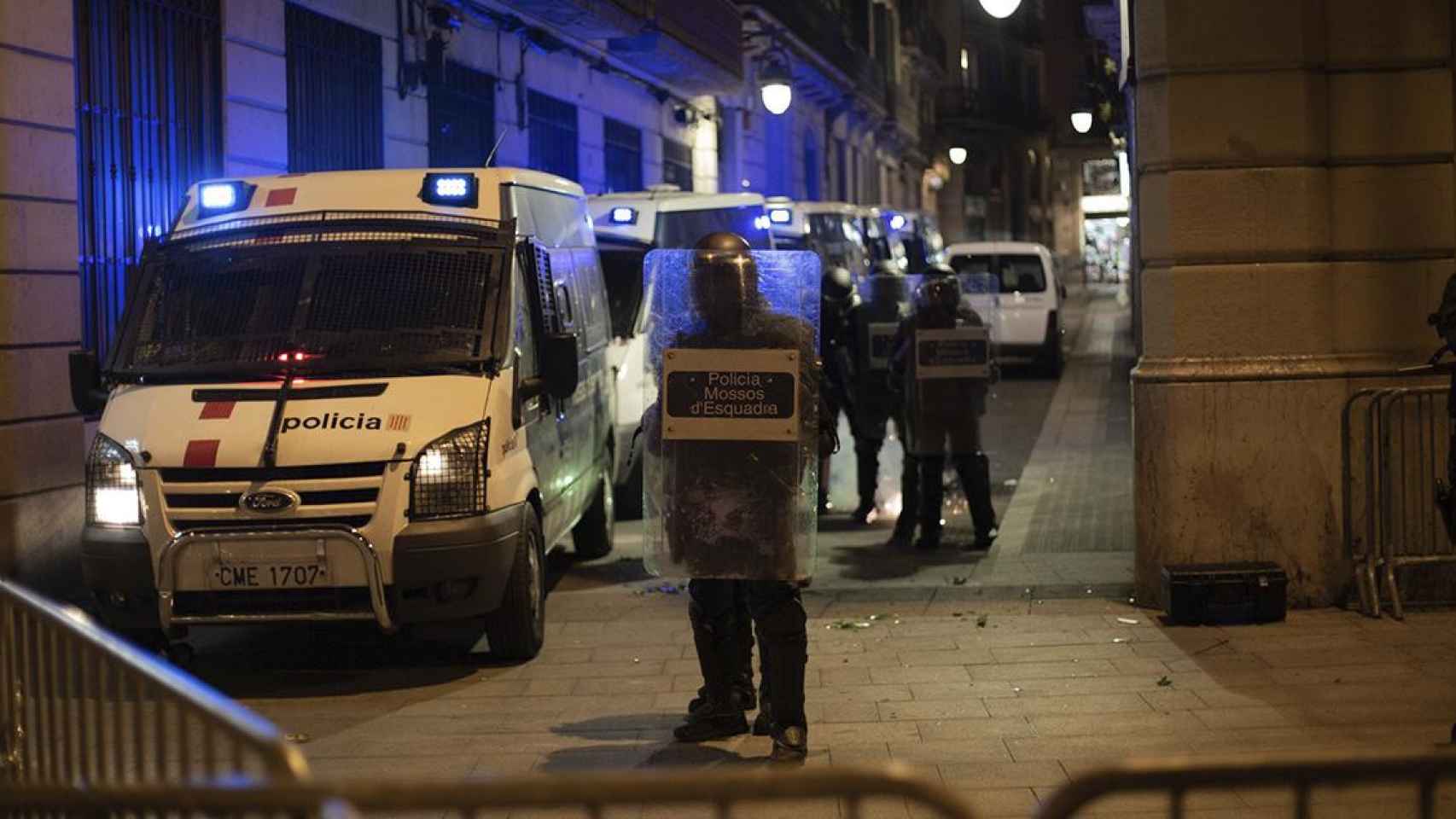 Mossos en formación durante los disturbios de la semana pasada / DAVID ZORRAKINO - EUROPA PRESS