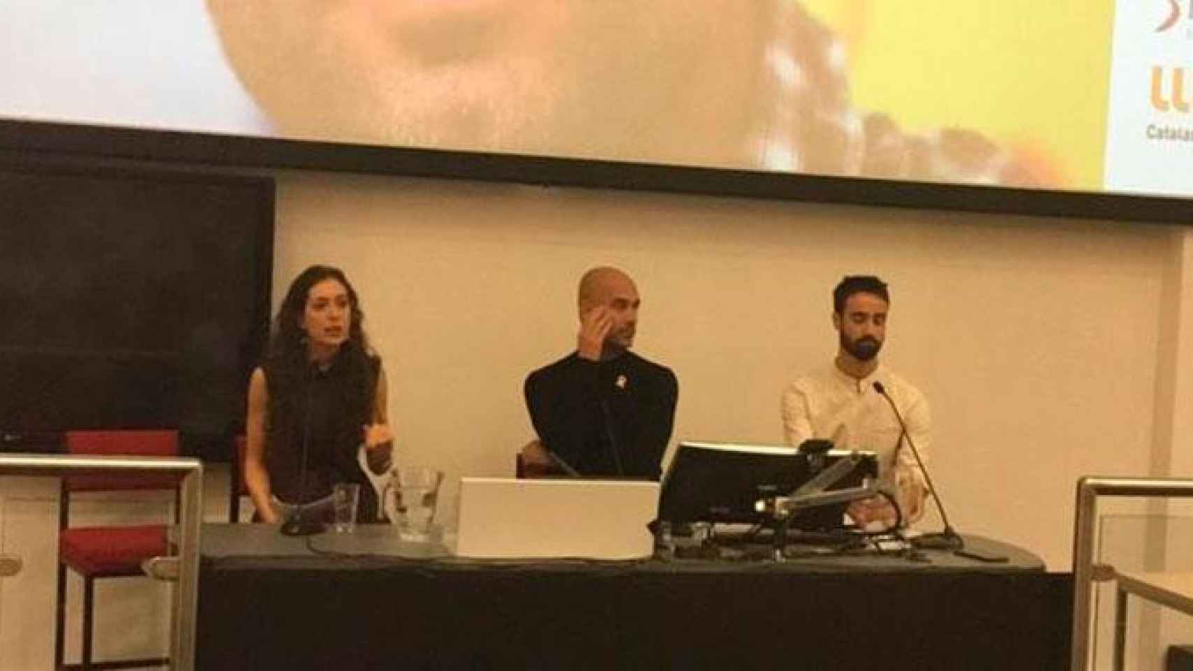 El exentrenador del Barça, Pep Guardiola, durante su conferencia en Liverpool / @jordifinestres