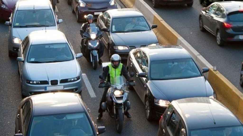 Un atasco de vehículos, los principales emisores de gases de efecto invernadero / EP