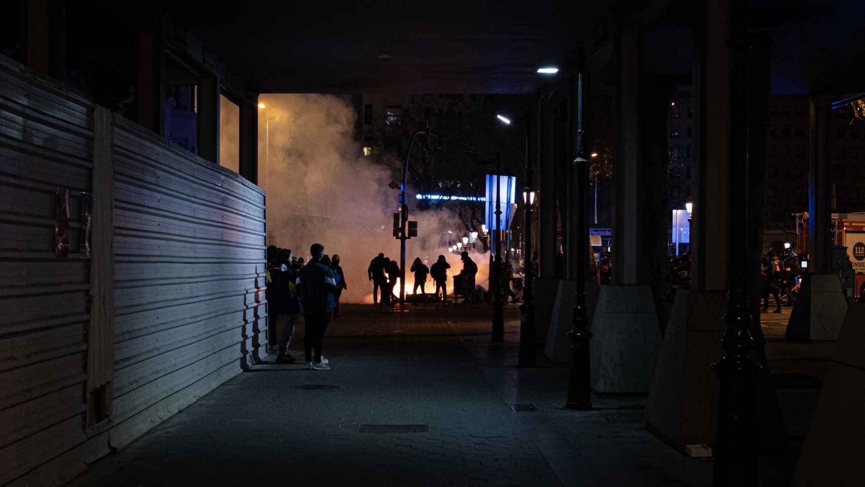 Segunda noche de disturbios en Barcelona por la detención de Pablo Hasél / PABLO MIRANZO