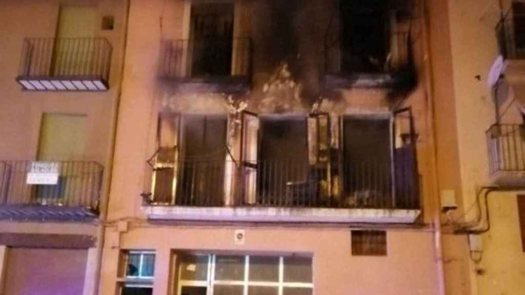 Imagen tras el incendio del edificio incendiado en Balaguer en el que se ha encontrado una plantación de marihuana / BOMBEROS