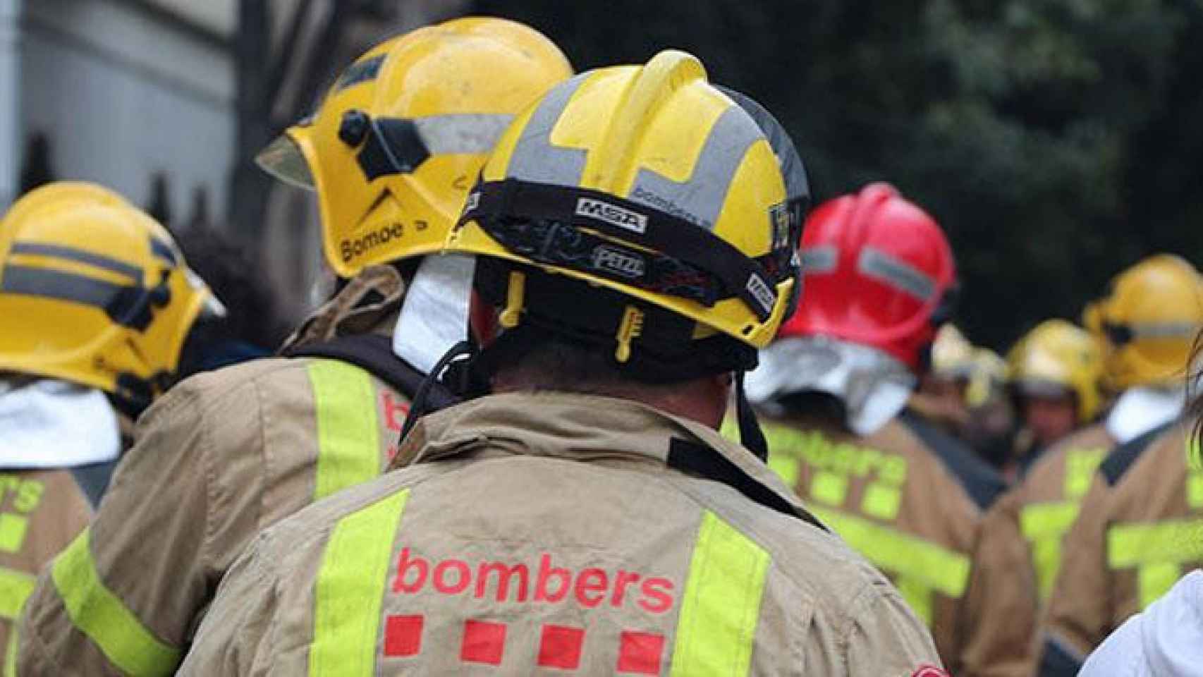 Bomberos de la Generalitat en el incendio de Riba-roja / BOMBERS