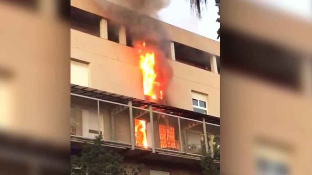 Imagen del incendio causado por el pirómano 'El Chino' de la Barceloneta, en Barcelona / CG