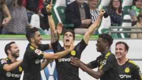 Marc Bartra mira al cielo tras marcar un gol con el Borussia Dortmund / CD