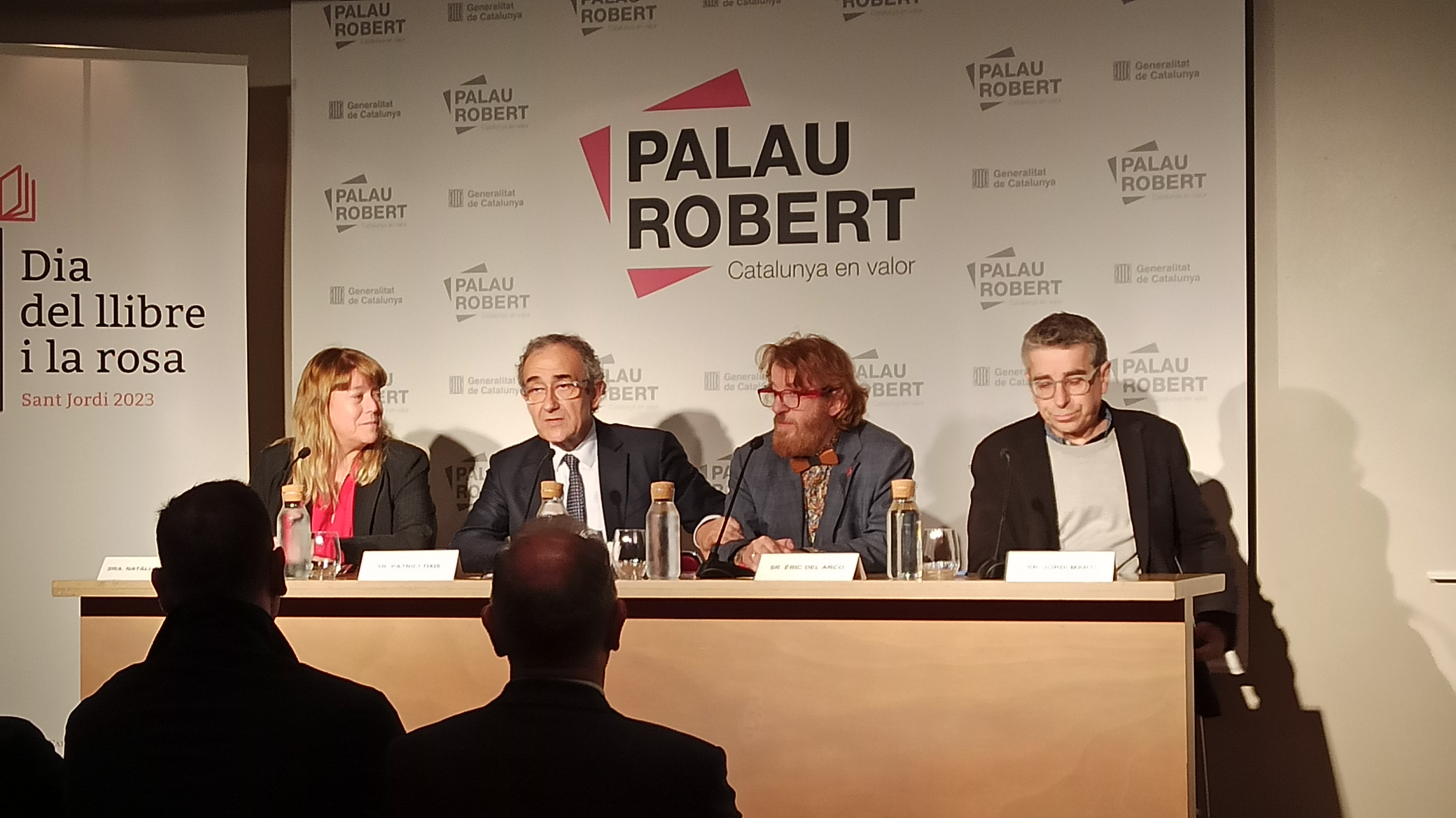 La 'consellera' Natalia Garriga, Patrici Tixis, Eric del Arco y Jordi Martí durante el acto de presentación del día de Sant Jordi de 2023 / HUGO SÁNCHEZ - CG