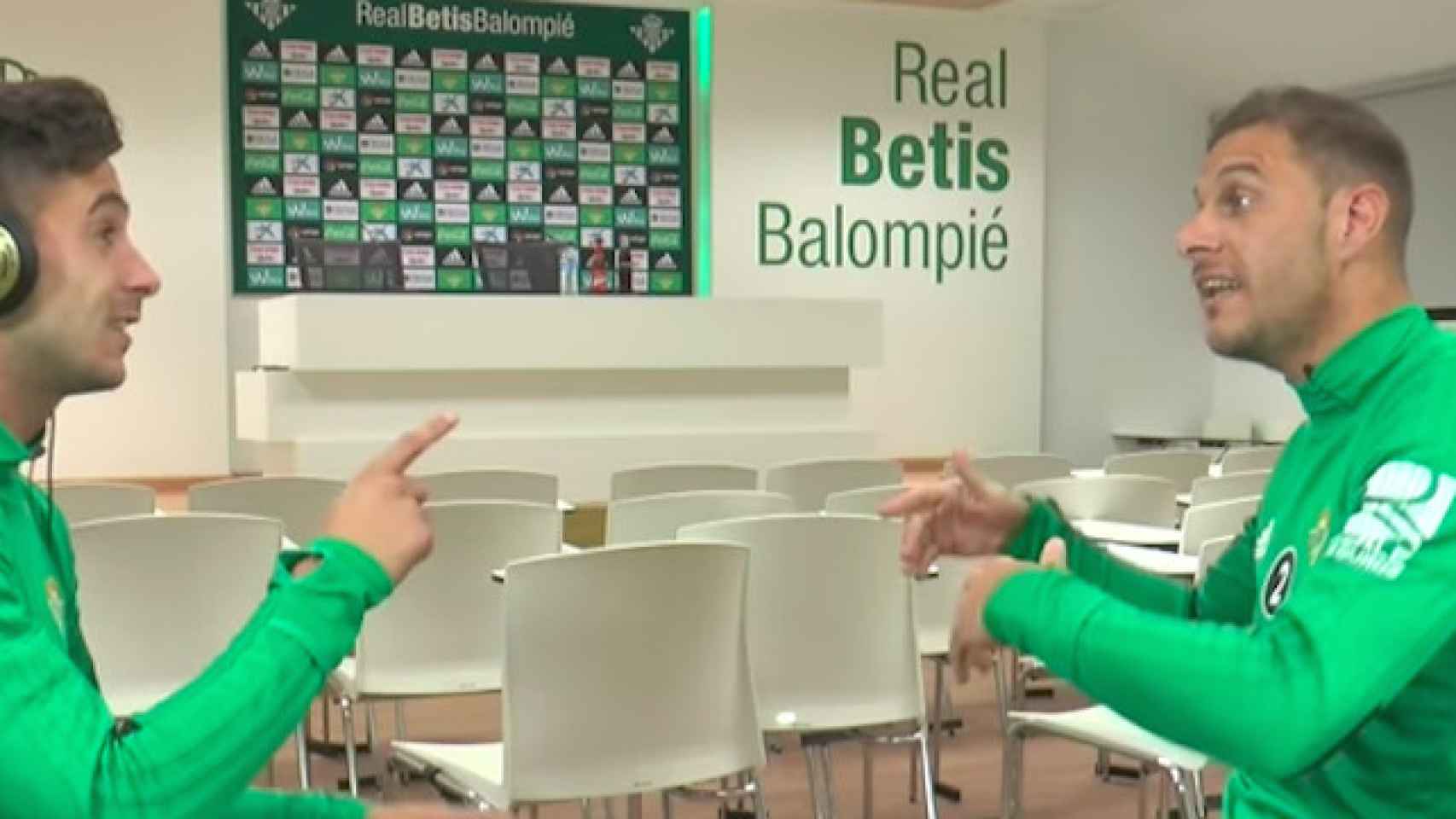 Joaquín y Sergio León en el karaoke del Betis / CD