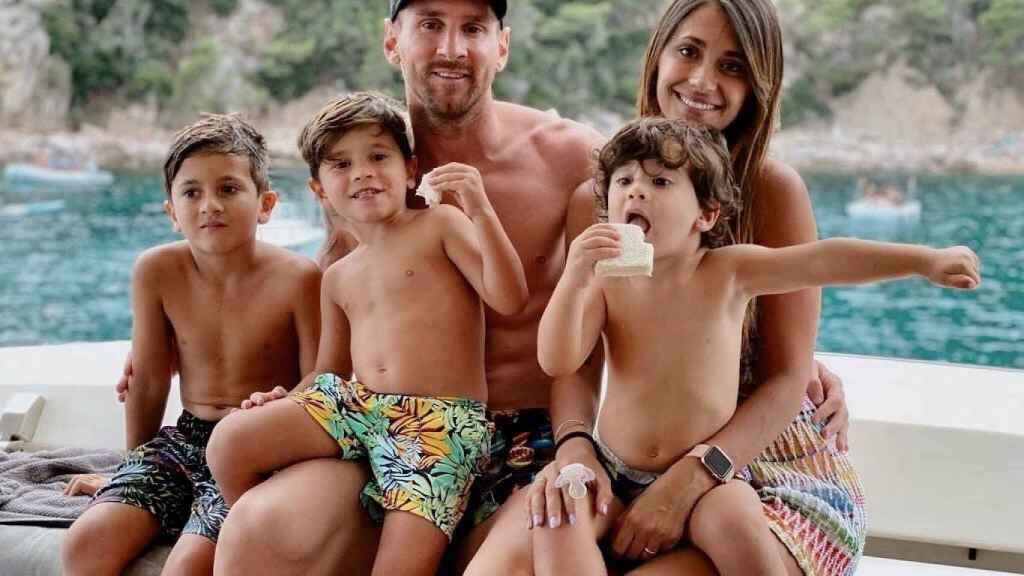 Antonella Roccuzzo con sus hijos