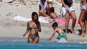 Antonella Roccuzzo en la playa bikini