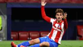 Griezmann, protestando una jugada / EFE