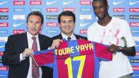 Yaya Touré, el día de su presentación como jugador del Barça con Laporta y Txiki